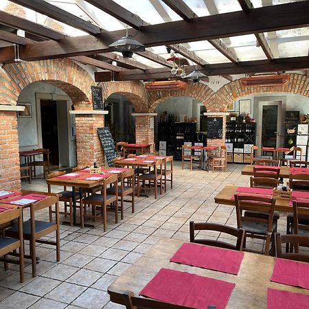 Razman Wine Rooms Gracisce Exterior photo