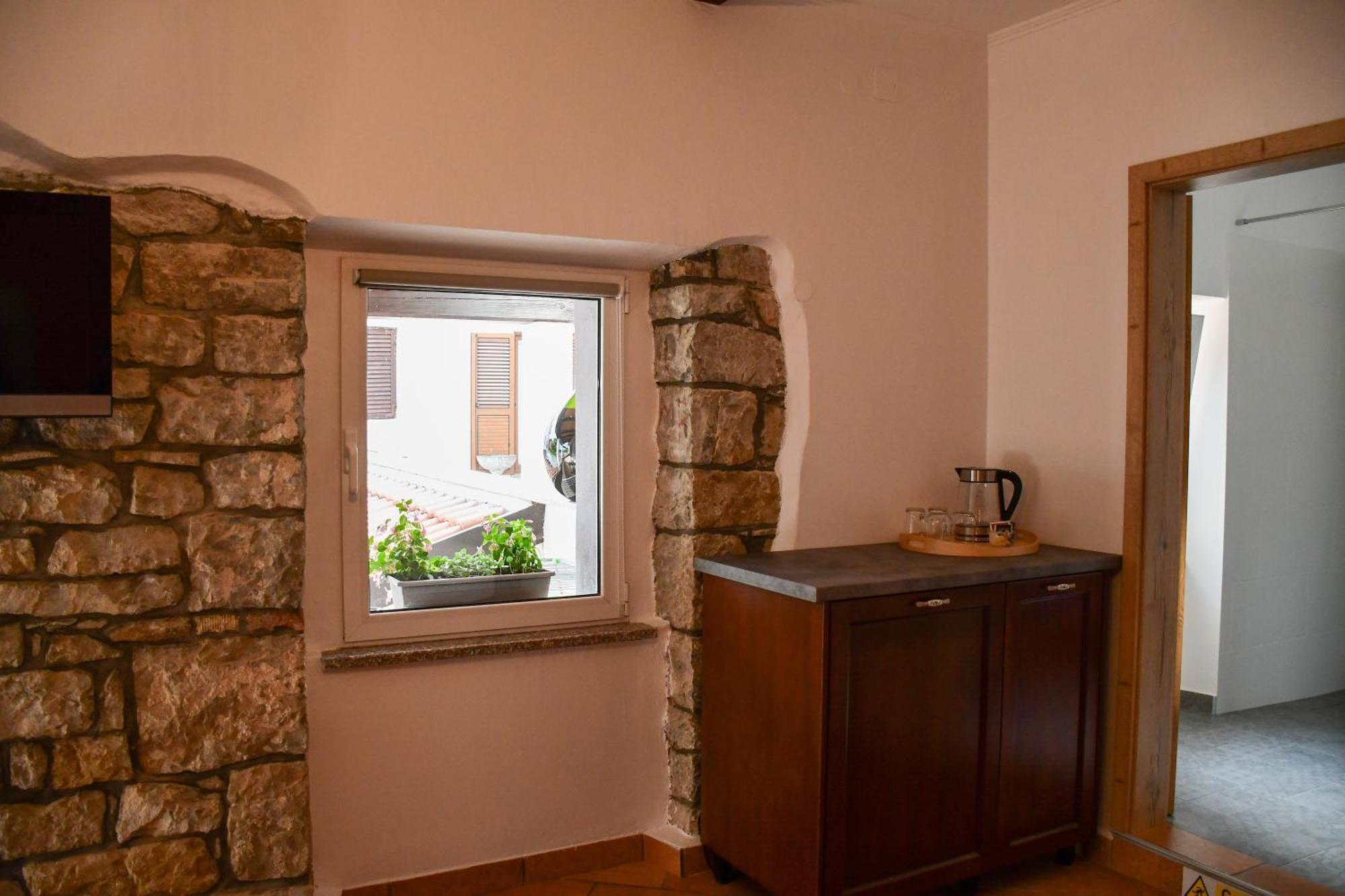 Razman Wine Rooms Gracisce Exterior photo